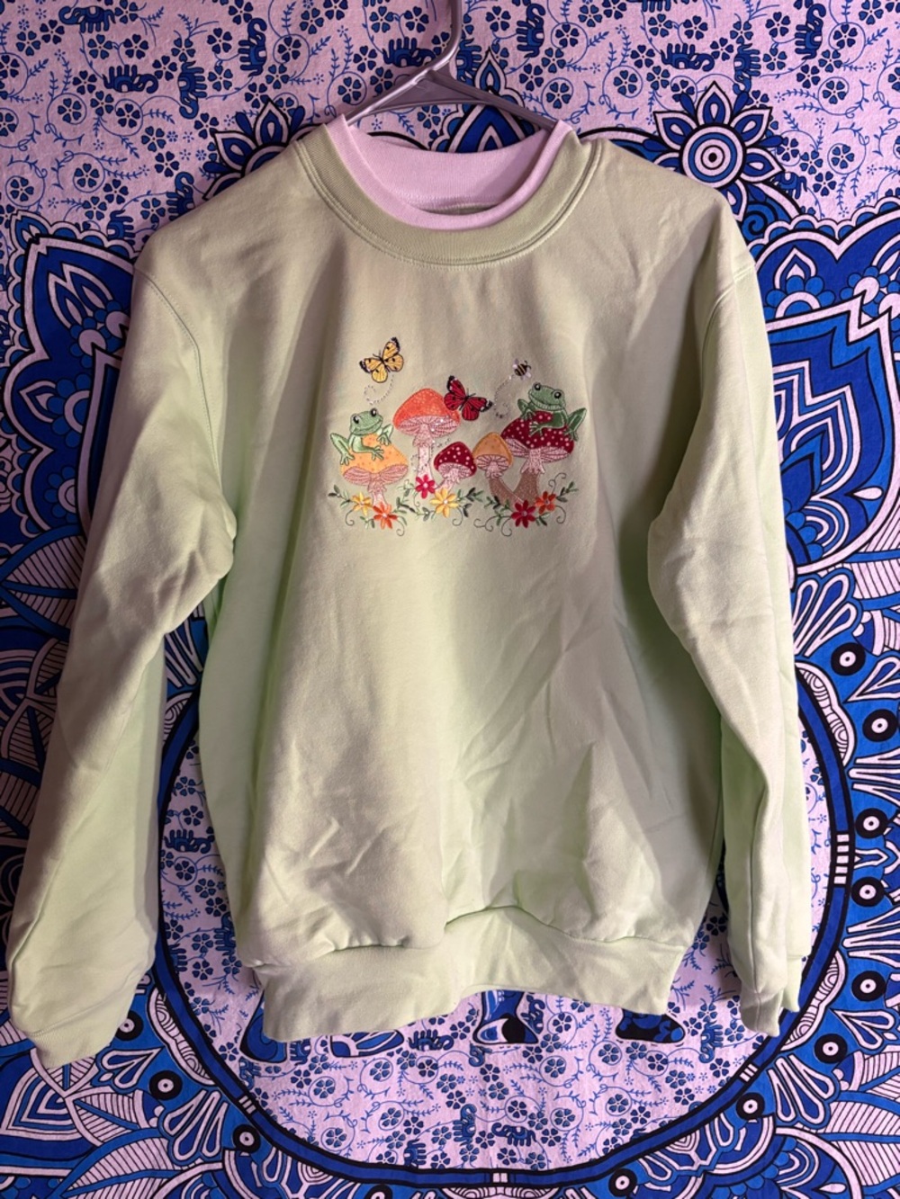 Cracker Barrel Light Green Crewneck Sweater with Embroidered Frogs & Mushrooms